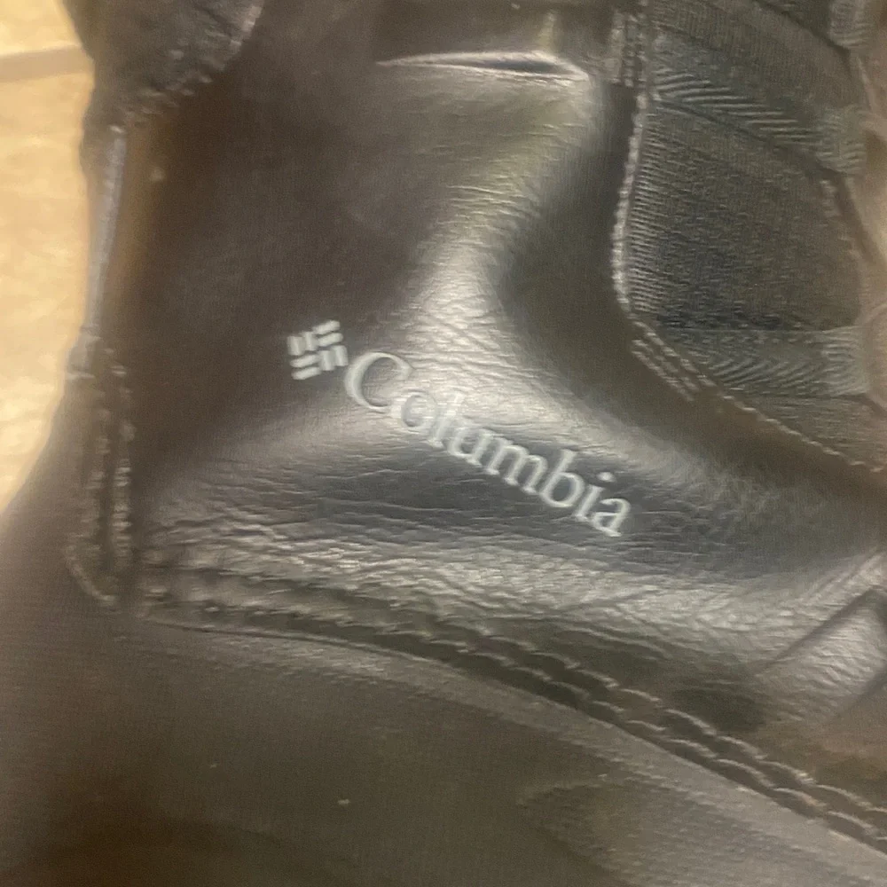 Columbia Size 7 Black Lined Winter Boots